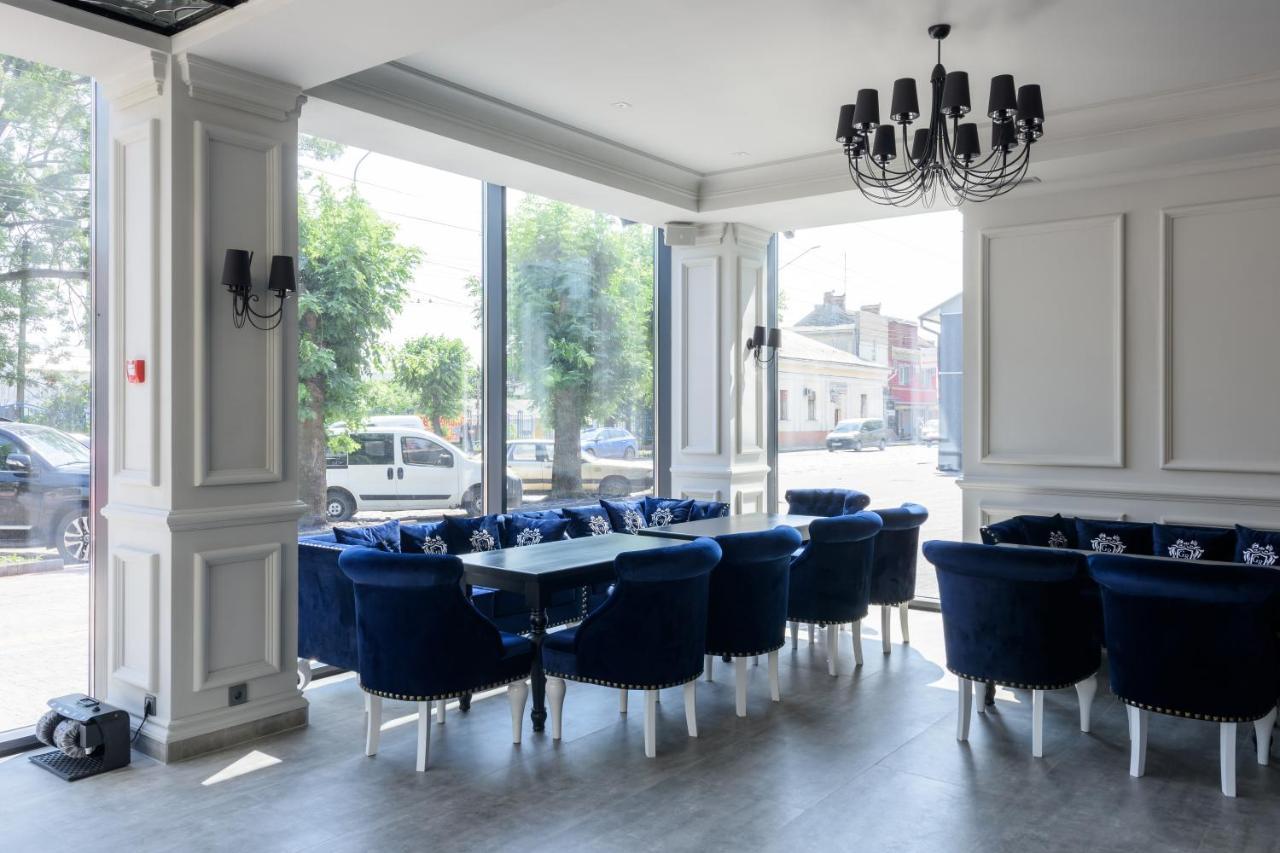 Hotel Grand Royal à TTchernivtsi Extérieur photo