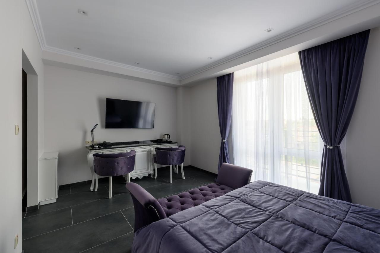 Hotel Grand Royal à TTchernivtsi Extérieur photo