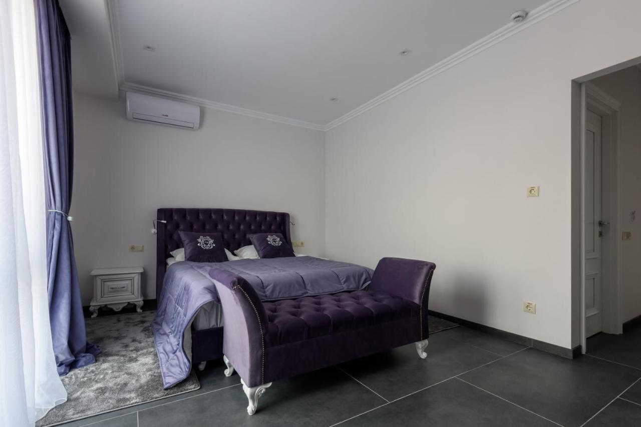 Hotel Grand Royal à TTchernivtsi Extérieur photo