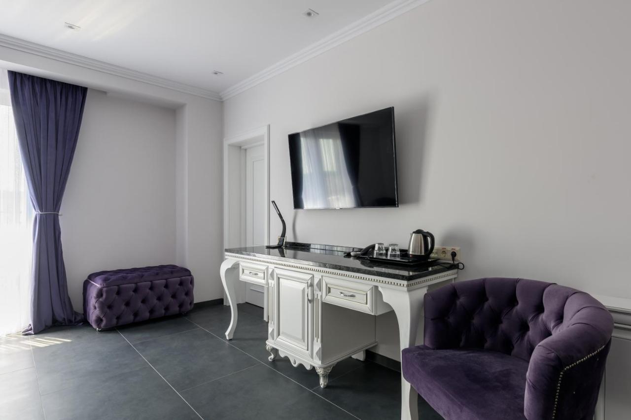 Hotel Grand Royal à TTchernivtsi Extérieur photo