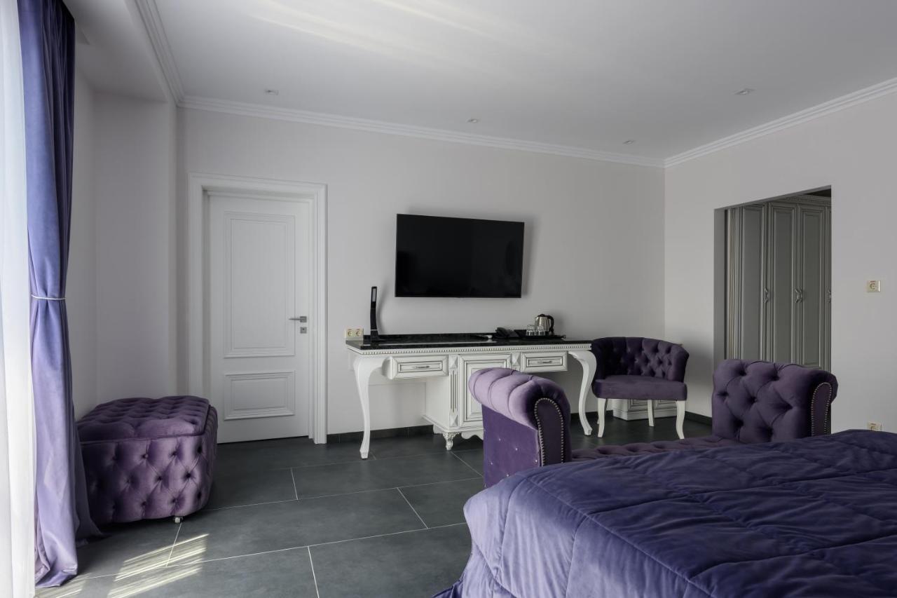 Hotel Grand Royal à TTchernivtsi Extérieur photo