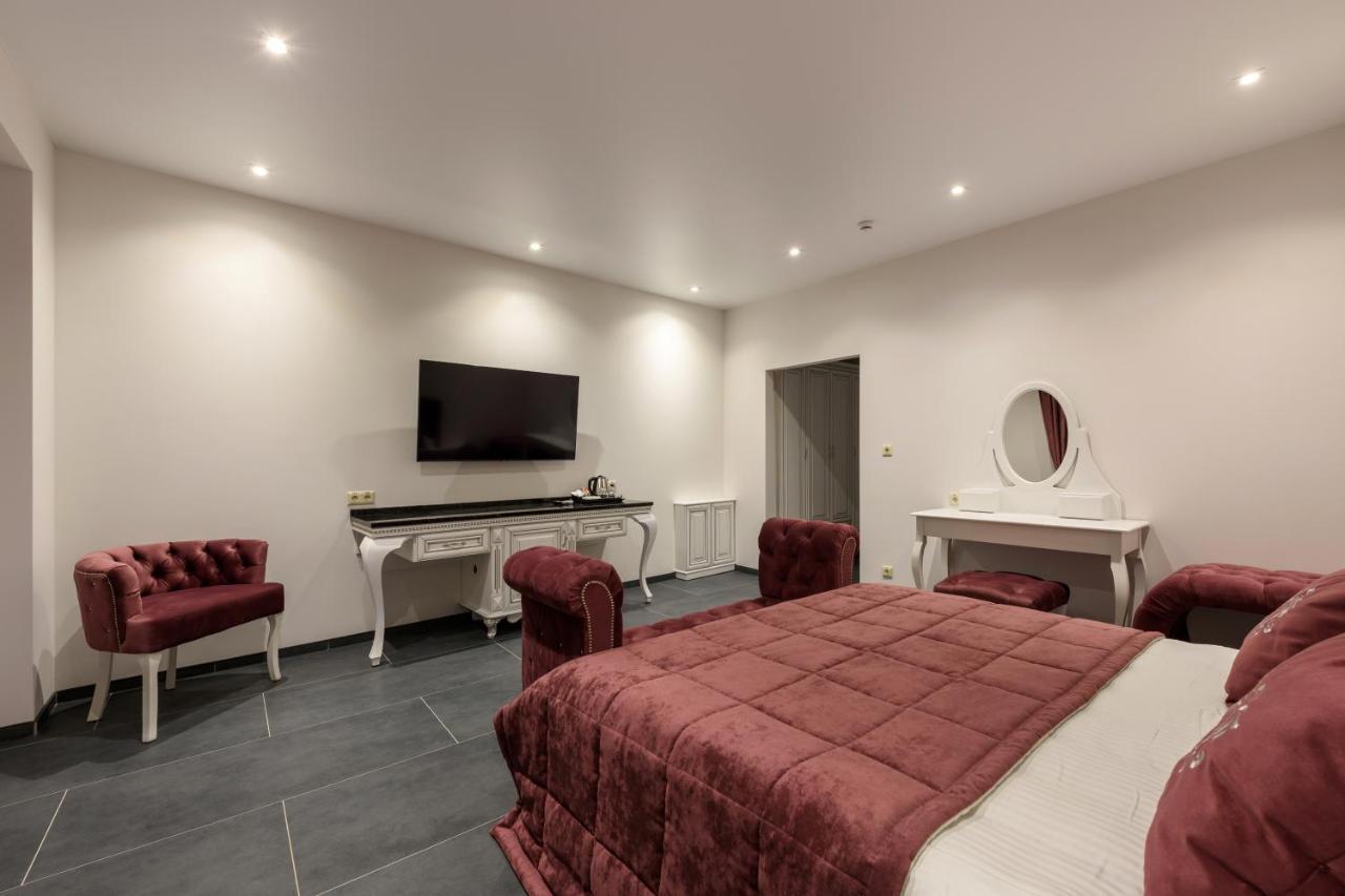 Hotel Grand Royal à TTchernivtsi Extérieur photo