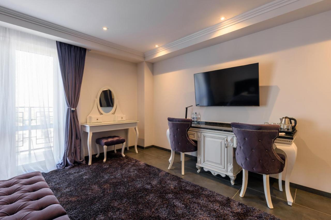 Hotel Grand Royal à TTchernivtsi Extérieur photo