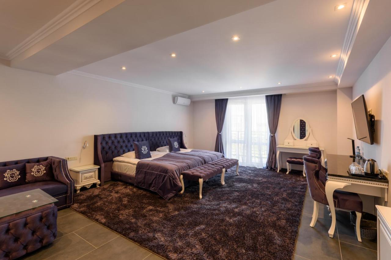 Hotel Grand Royal à TTchernivtsi Extérieur photo