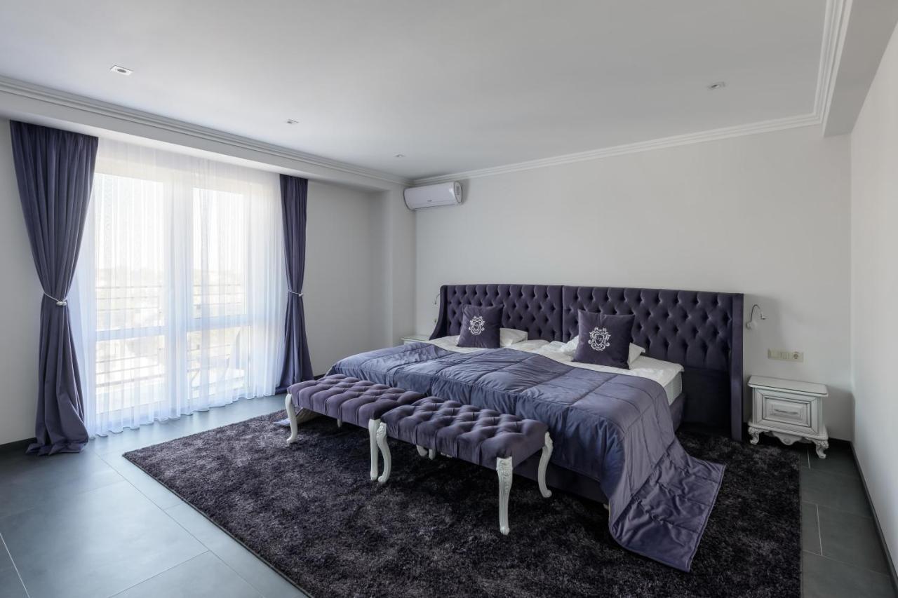 Hotel Grand Royal à TTchernivtsi Extérieur photo