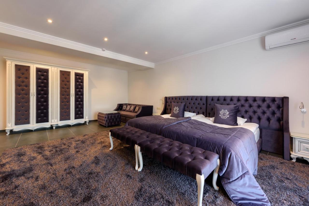 Hotel Grand Royal à TTchernivtsi Extérieur photo