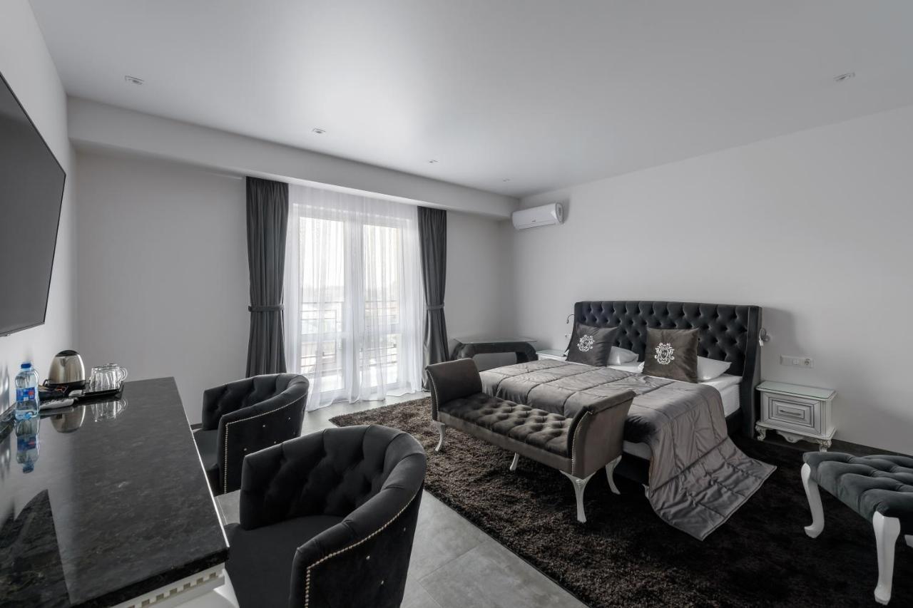 Hotel Grand Royal à TTchernivtsi Extérieur photo