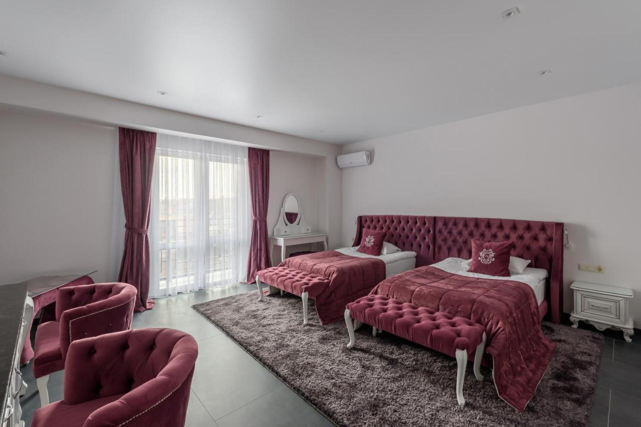 Hotel Grand Royal à TTchernivtsi Extérieur photo