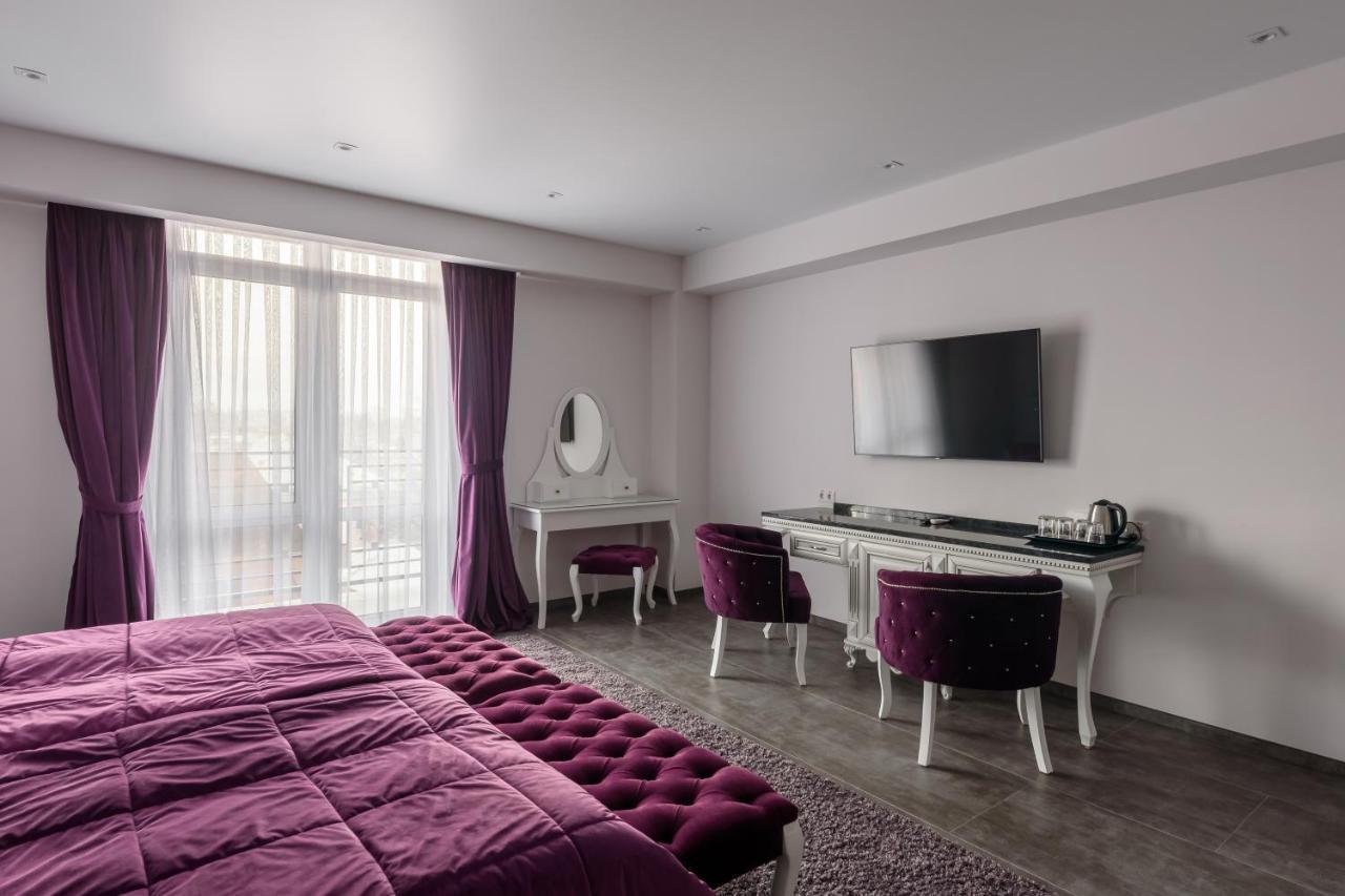 Hotel Grand Royal à TTchernivtsi Extérieur photo