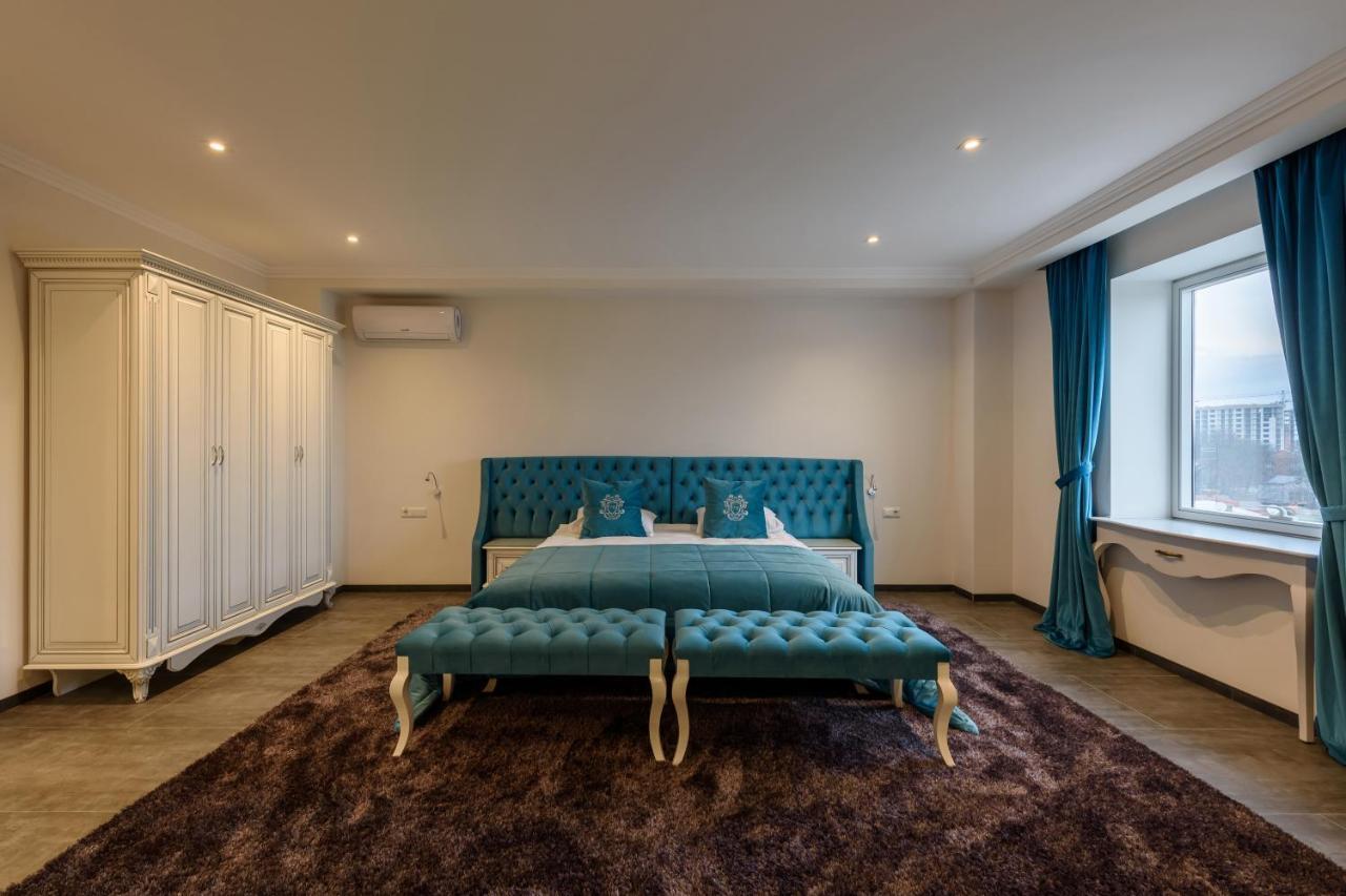 Hotel Grand Royal à TTchernivtsi Extérieur photo