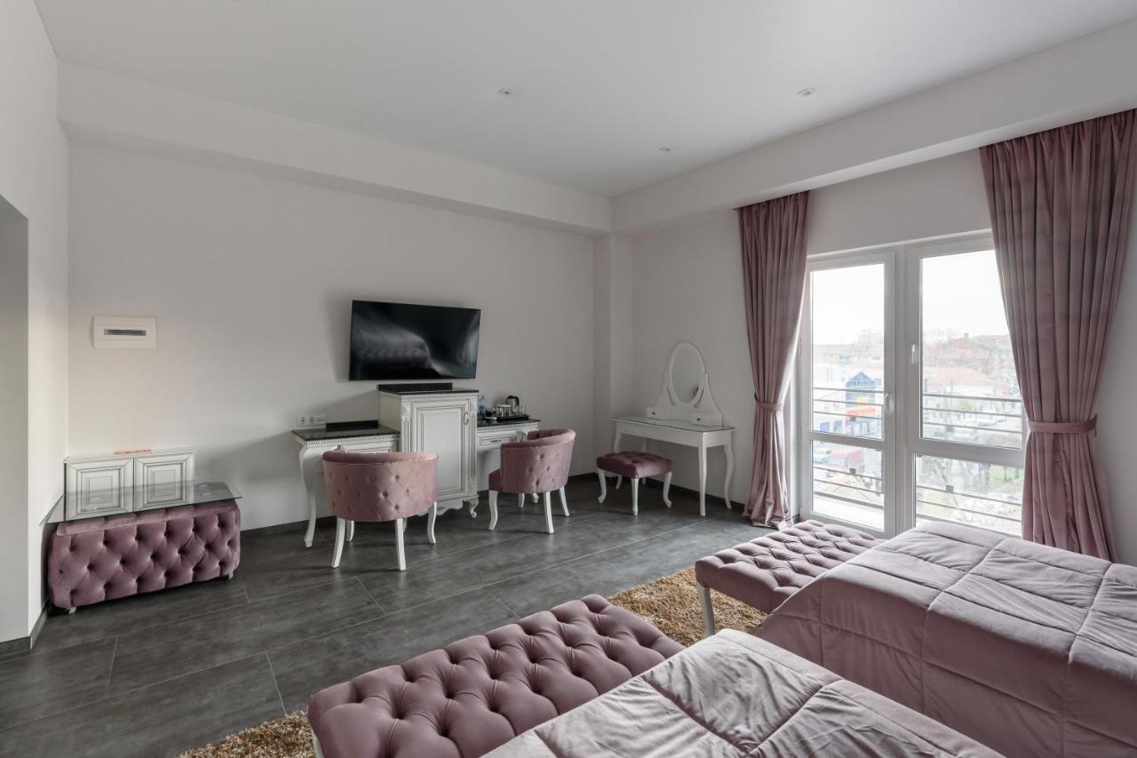 Hotel Grand Royal à TTchernivtsi Extérieur photo