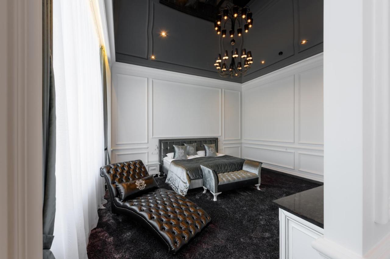 Hotel Grand Royal à TTchernivtsi Extérieur photo